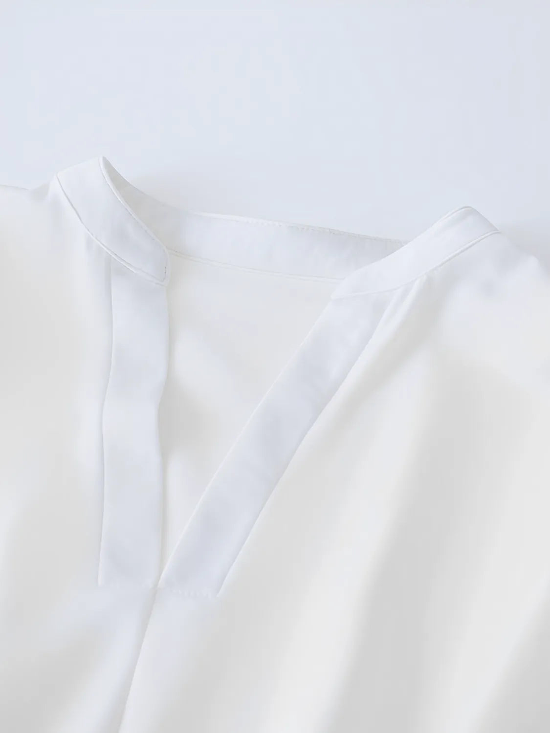 Blusa Feminina Básica com Gola Padre e Decote em V - Veronica