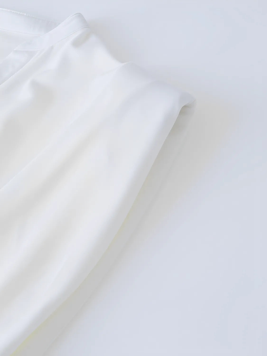 Blusa Feminina Básica com Gola Padre e Decote em V - Veronica