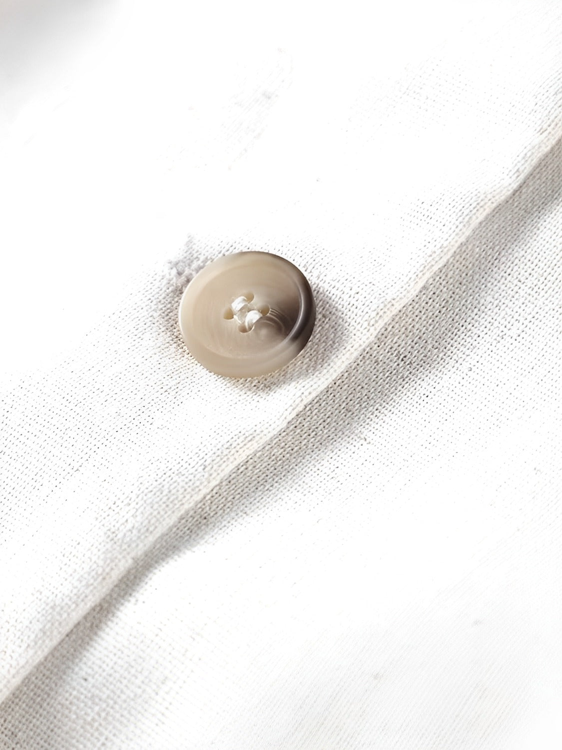 Vestido Feminino Curto em Linho Sem Mangas com Fechamento em Botões - Noemi