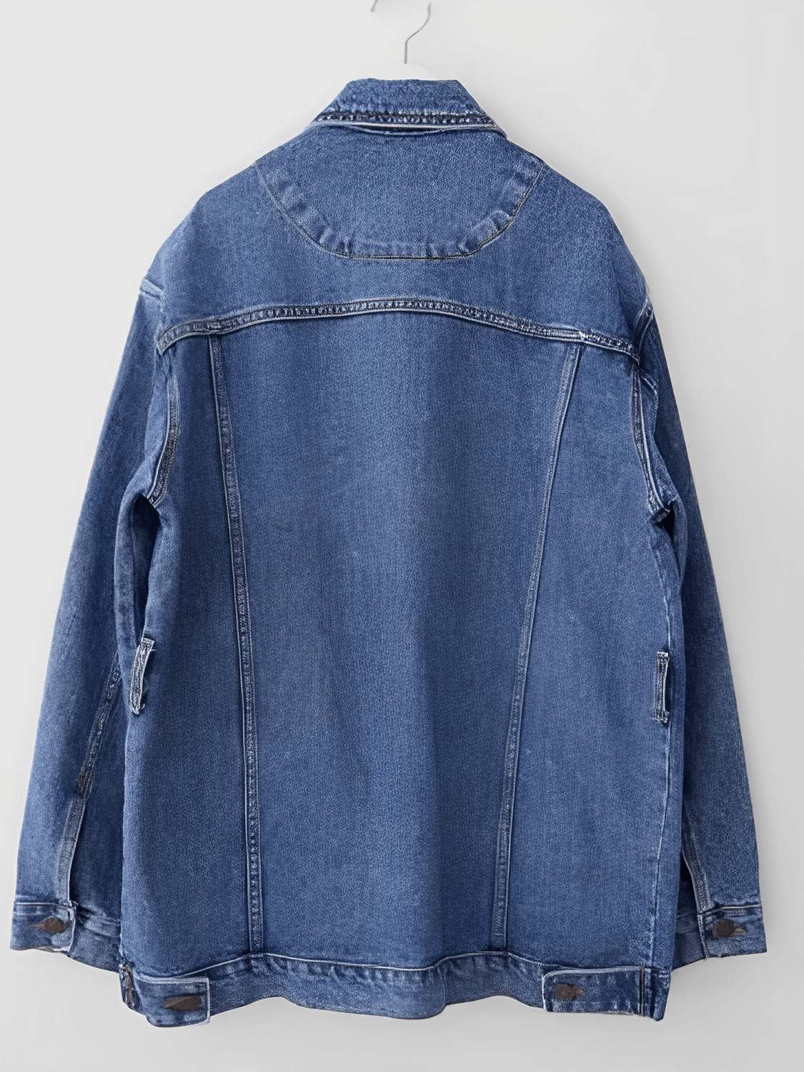 Casaco Feminino Jeans Alongado com Cinto Faixa e Fechamento em Botões – Ariana