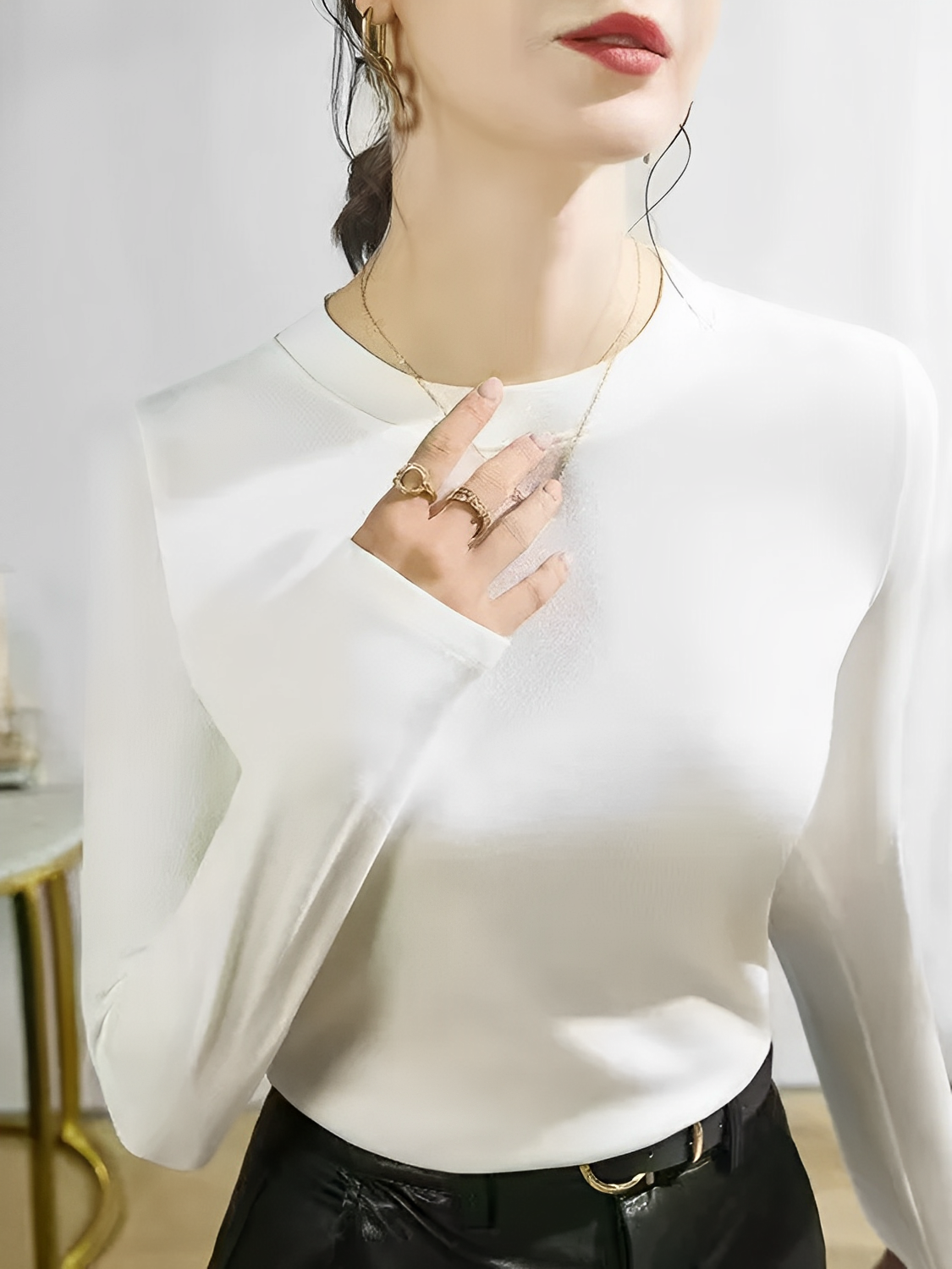 Blusa Feminina de Manga Longa Texturizada com Gola Redonda – Izabele