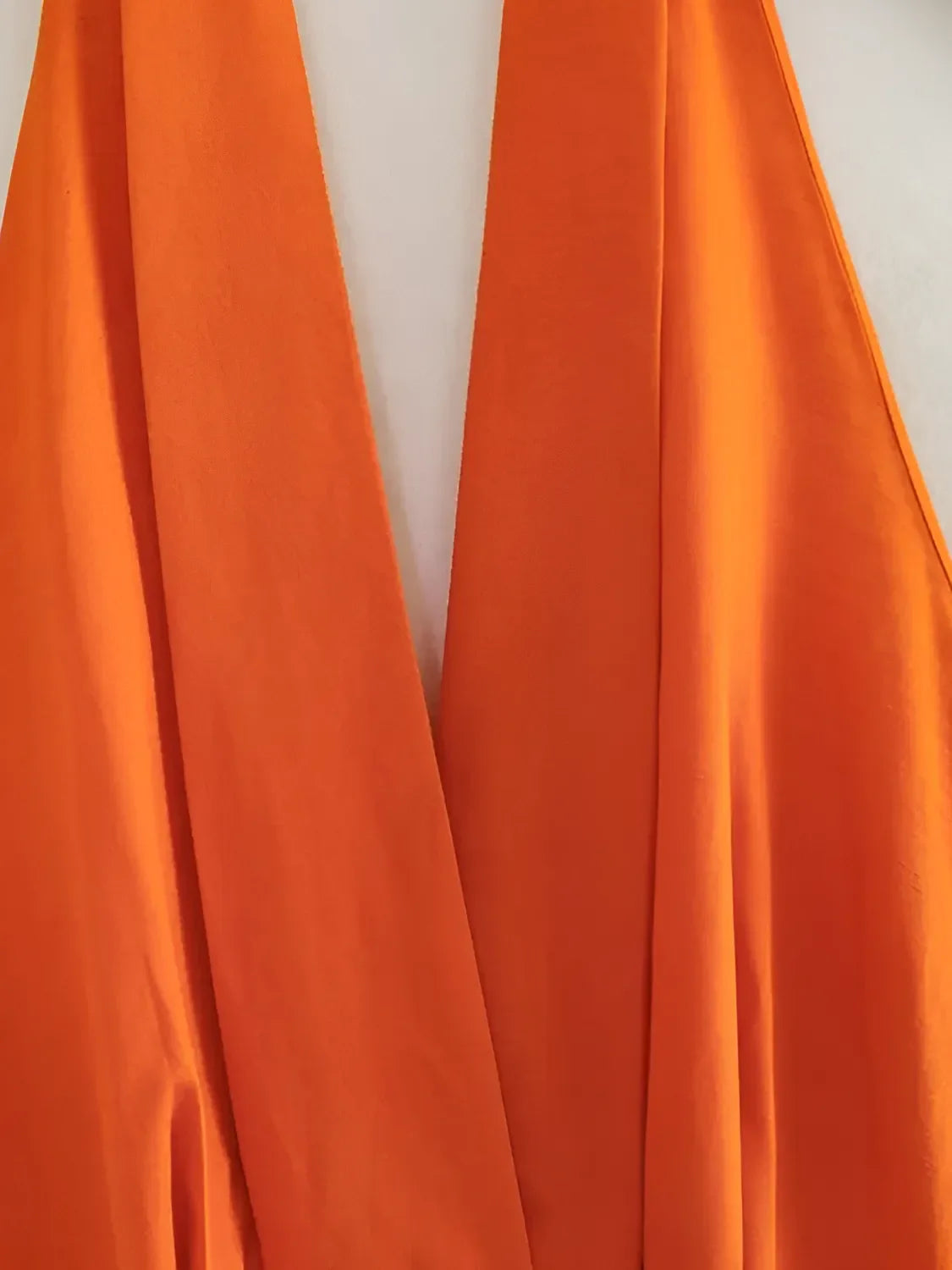Vestido Feminino Midi com Decote em V e Costas Abertas - Stella