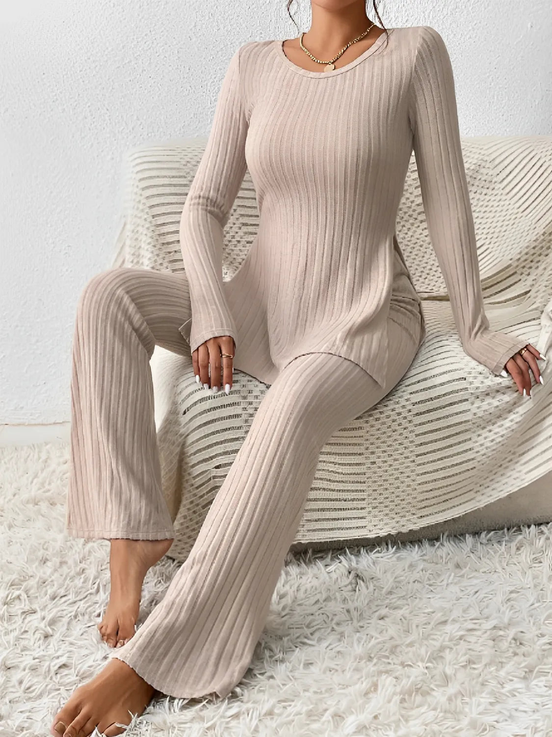 Conjunto Feminino em Tricô Canelado com Blusa Mullet Manga Longa com Fendas Laterais e Calça Flare com Cintura Alta Elástica - Sabrina