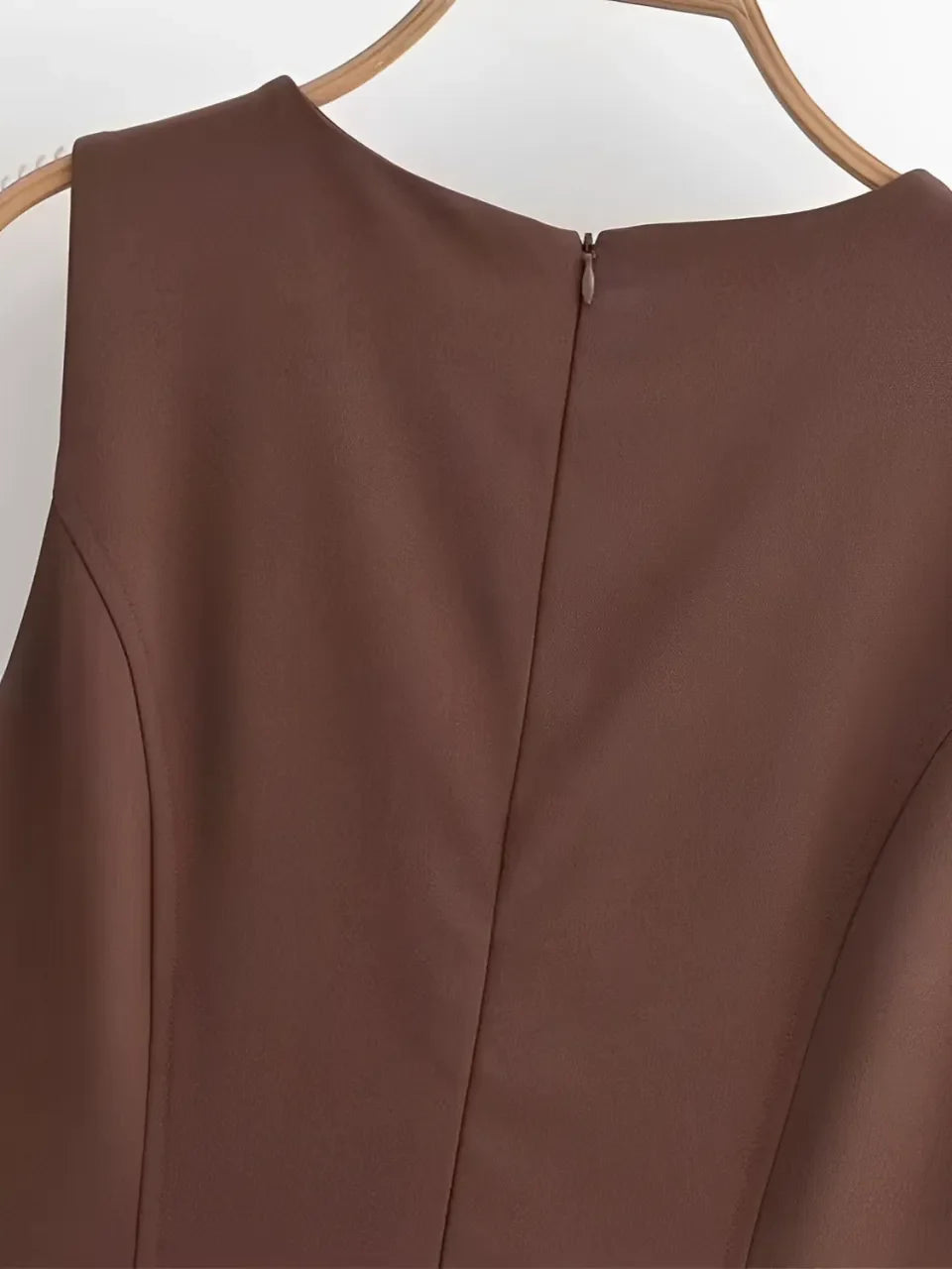 Vestido Feminino Curto com Decote Redondo e Barra Plissada - Melissa