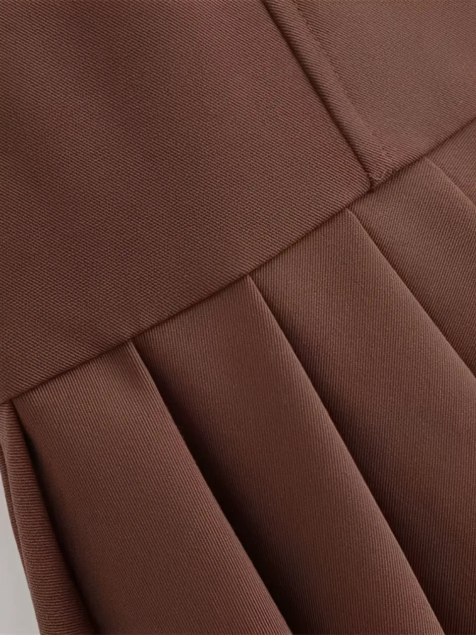 Vestido Feminino Curto com Decote Redondo e Barra Plissada - Melissa