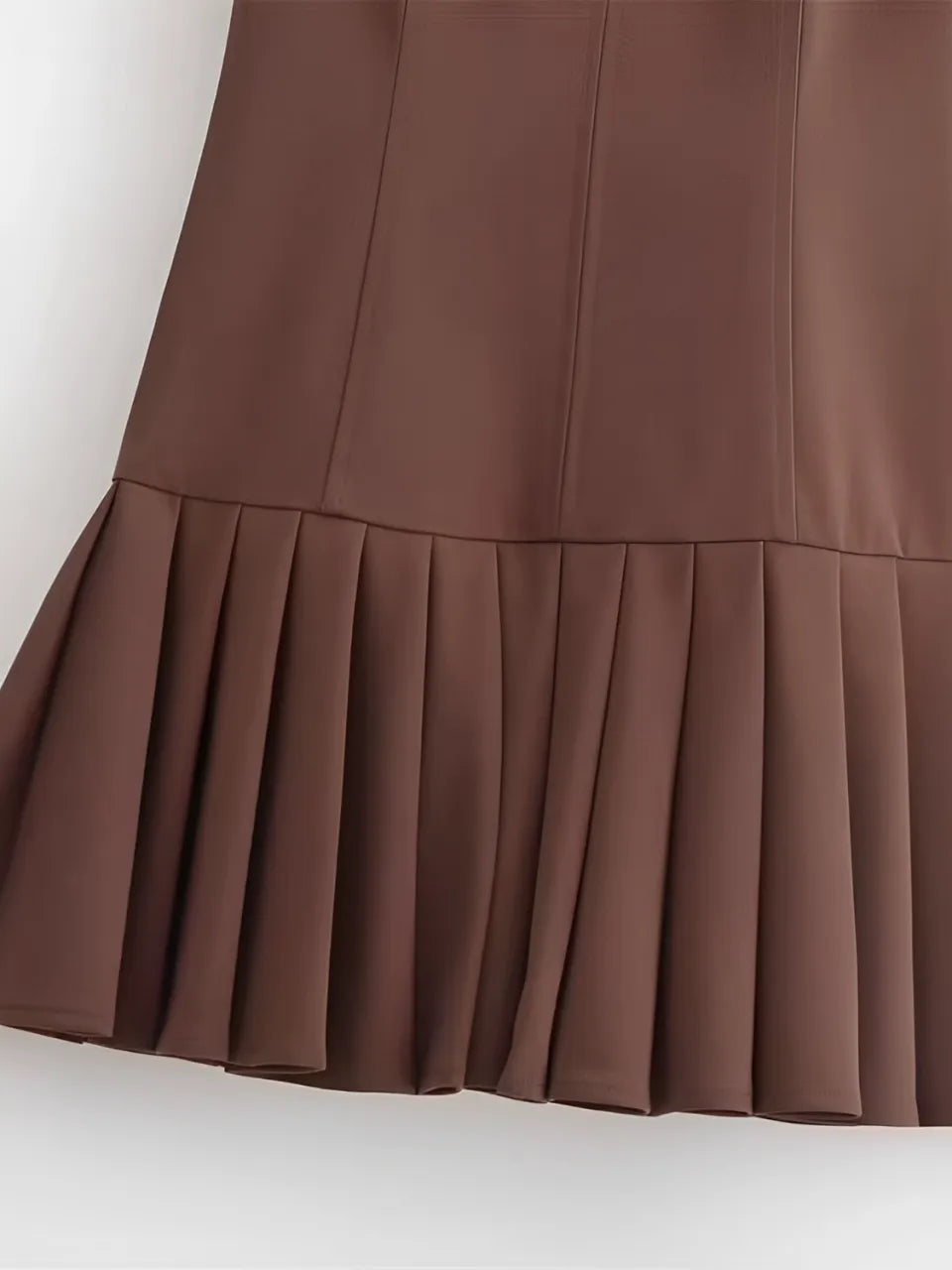 Vestido Feminino Curto com Decote Redondo e Barra Plissada - Melissa