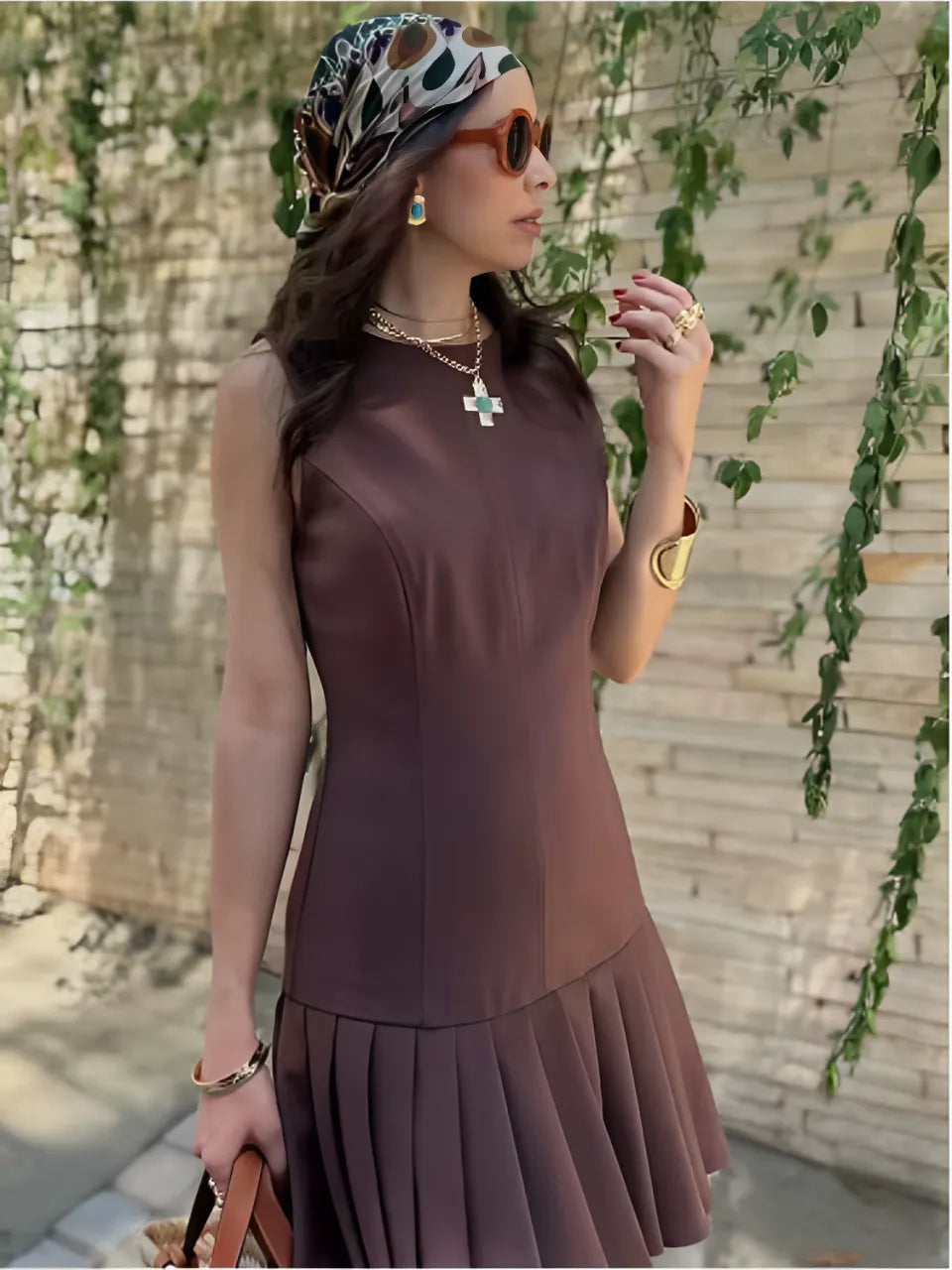 Vestido Feminino Curto com Decote Redondo e Barra Plissada - Melissa