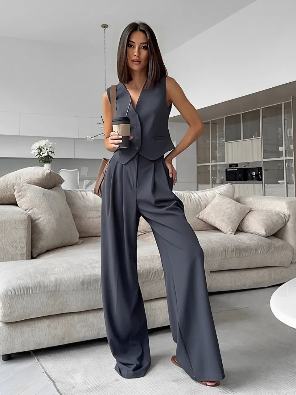Conjunto Feminino de Alfaiataria com Colete e Calça - Rubia