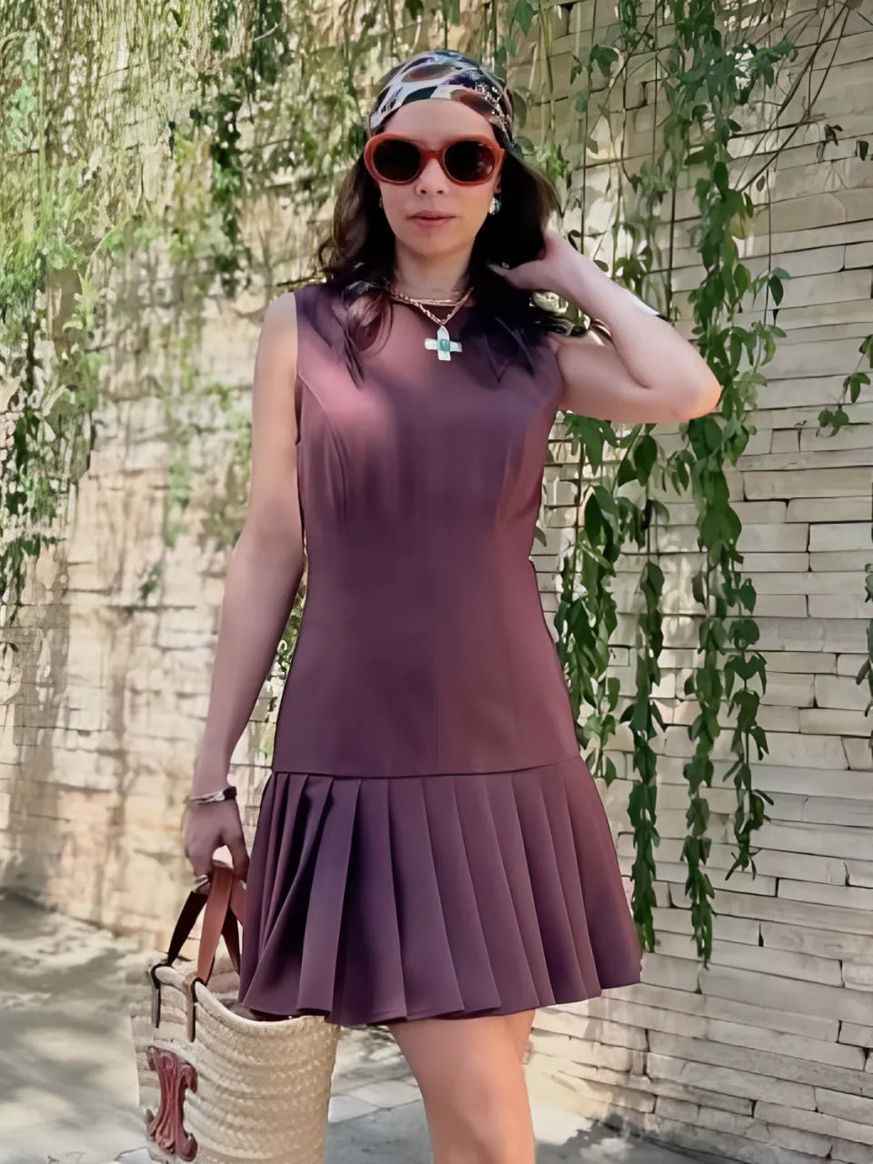 Vestido Feminino Curto com Decote Redondo e Barra Plissada - Melissa