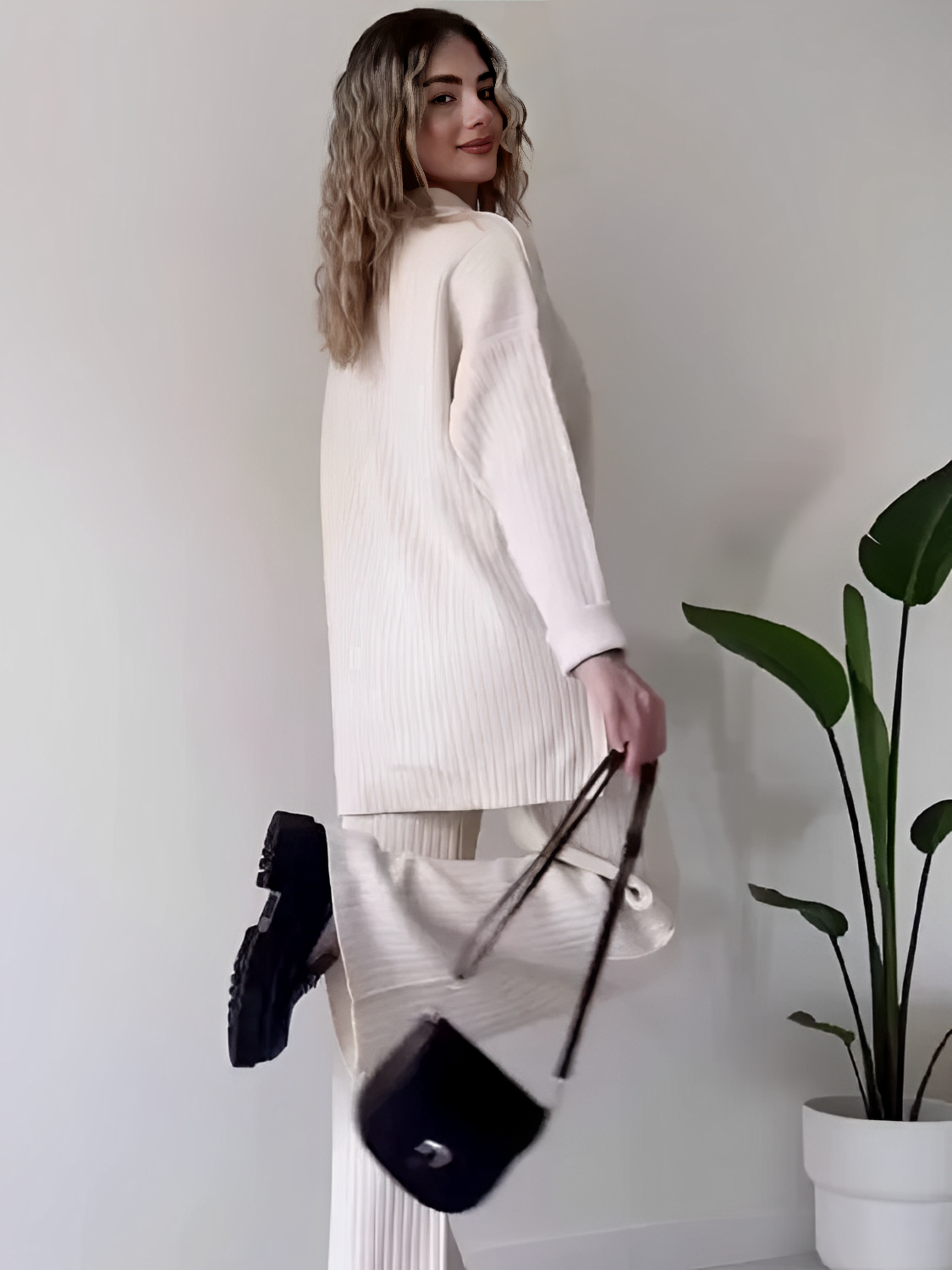 Conjunto Feminino Madeleine – Tricô Canelado com Camisa Alongada e Calça Reta Elegante