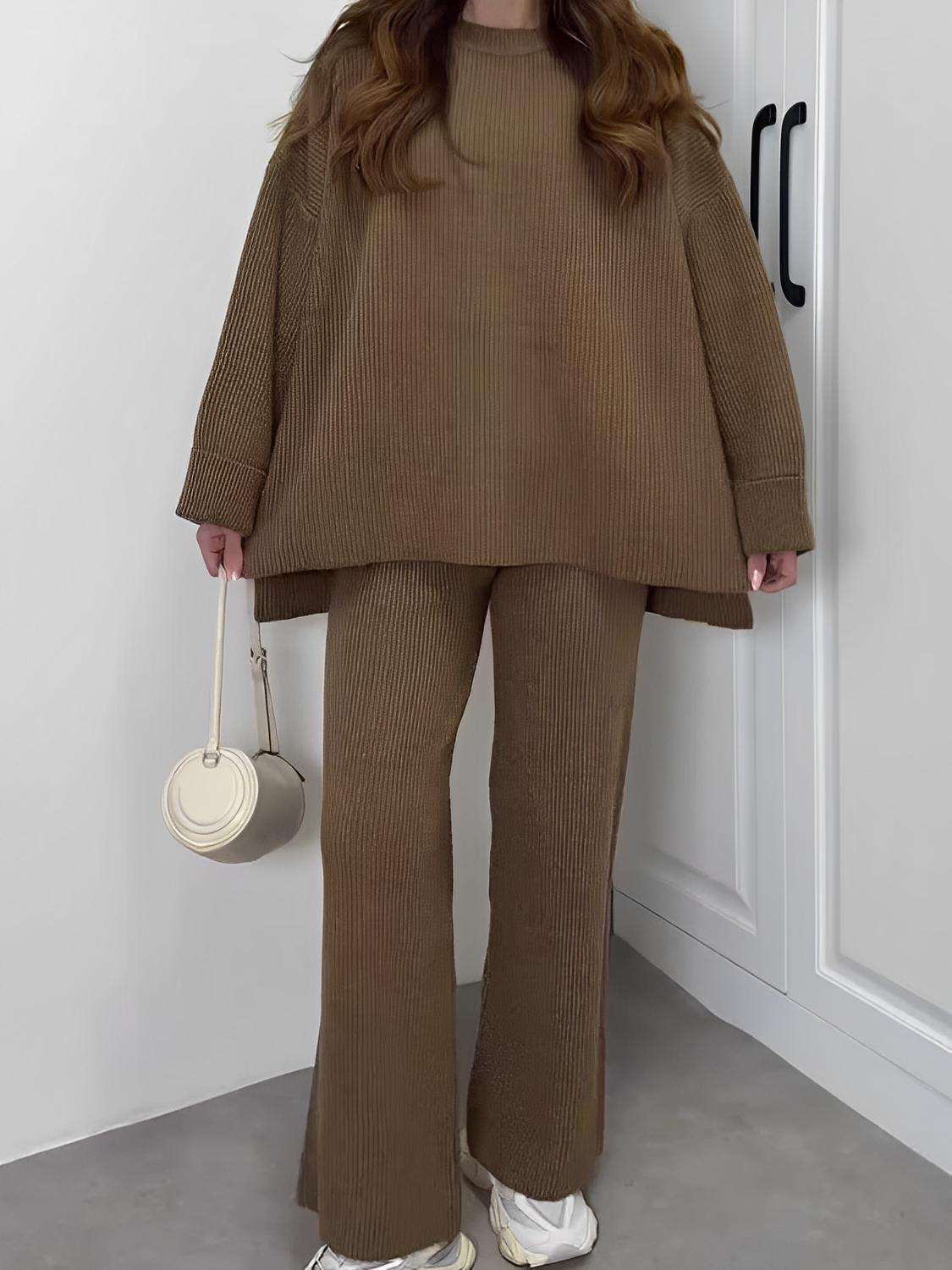 Conjunto Feminino de Tricô Canelado com Suéter Oversized Mullet e Calça com Cintura Alta Elástica - Elis