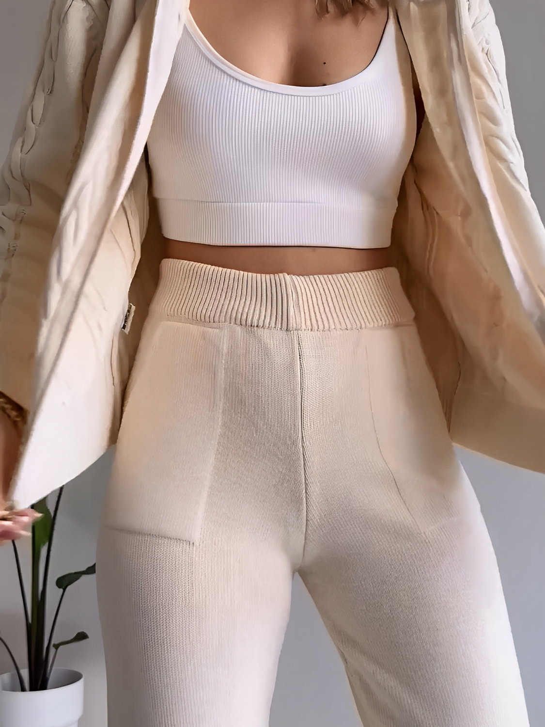 Conjunto Feminino de Tricô com Jaqueta Texturizada com Zíper e Calça Jogger de Cintura Elástica - Ciara