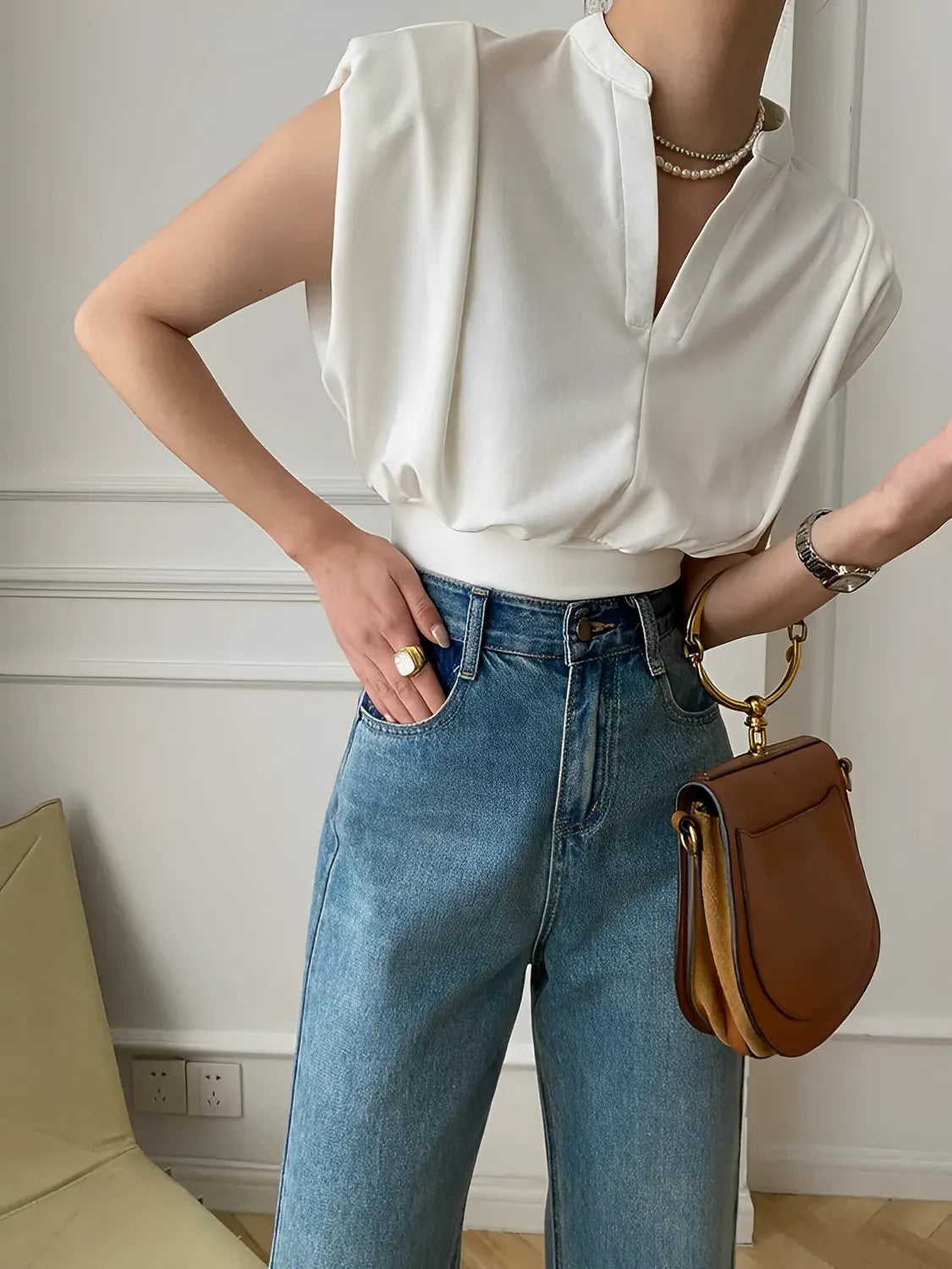 Blusa Feminina Básica com Gola Padre e Decote em V - Veronica