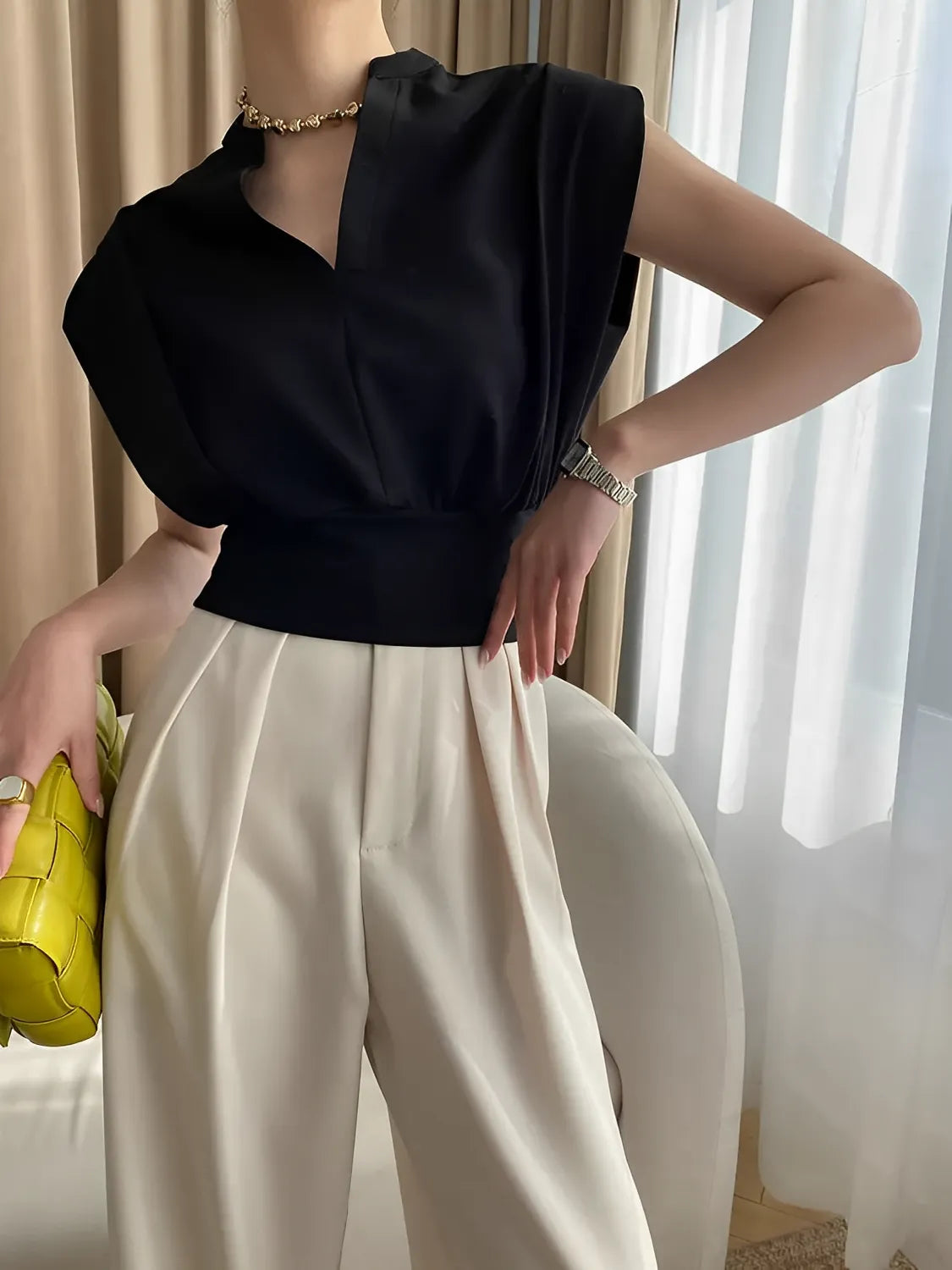 Blusa Feminina Básica com Gola Padre e Decote em V - Veronica