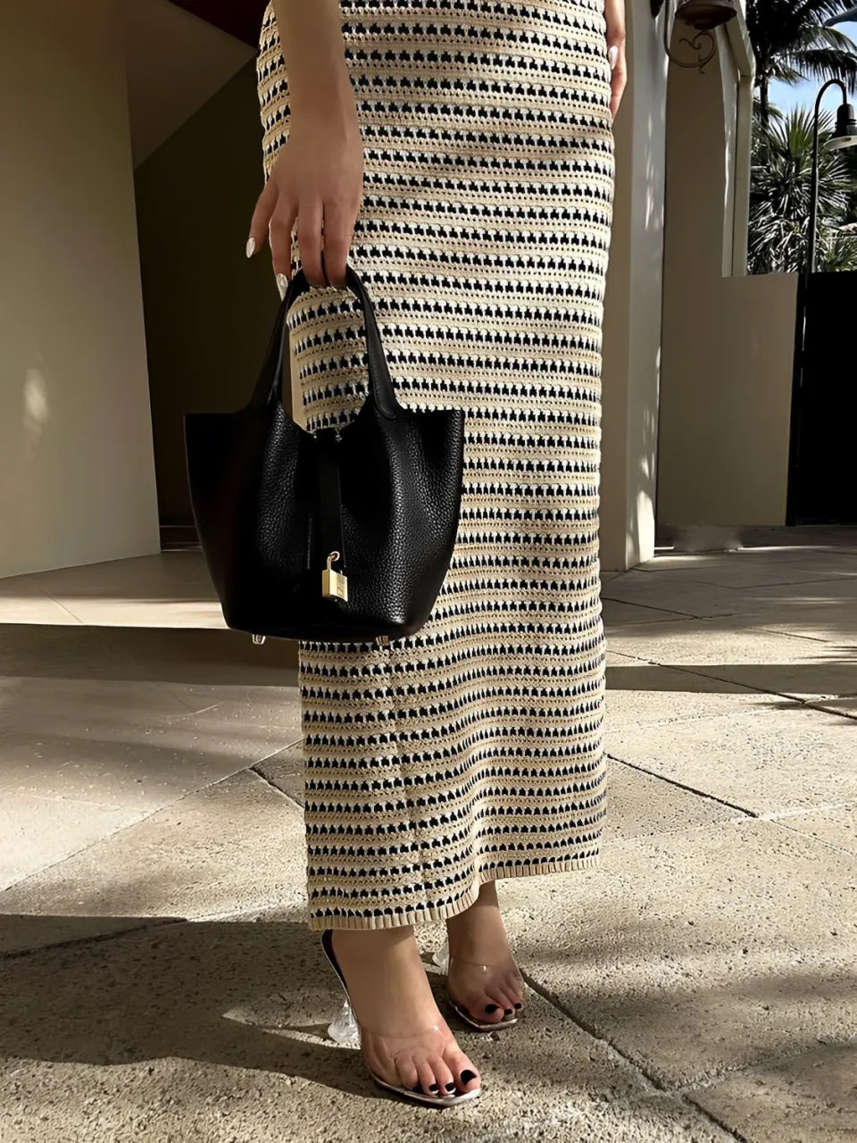 Vestido Feminino Longo Listrado em Viscose Sem Mangas com Decote Redondo - Pâmela