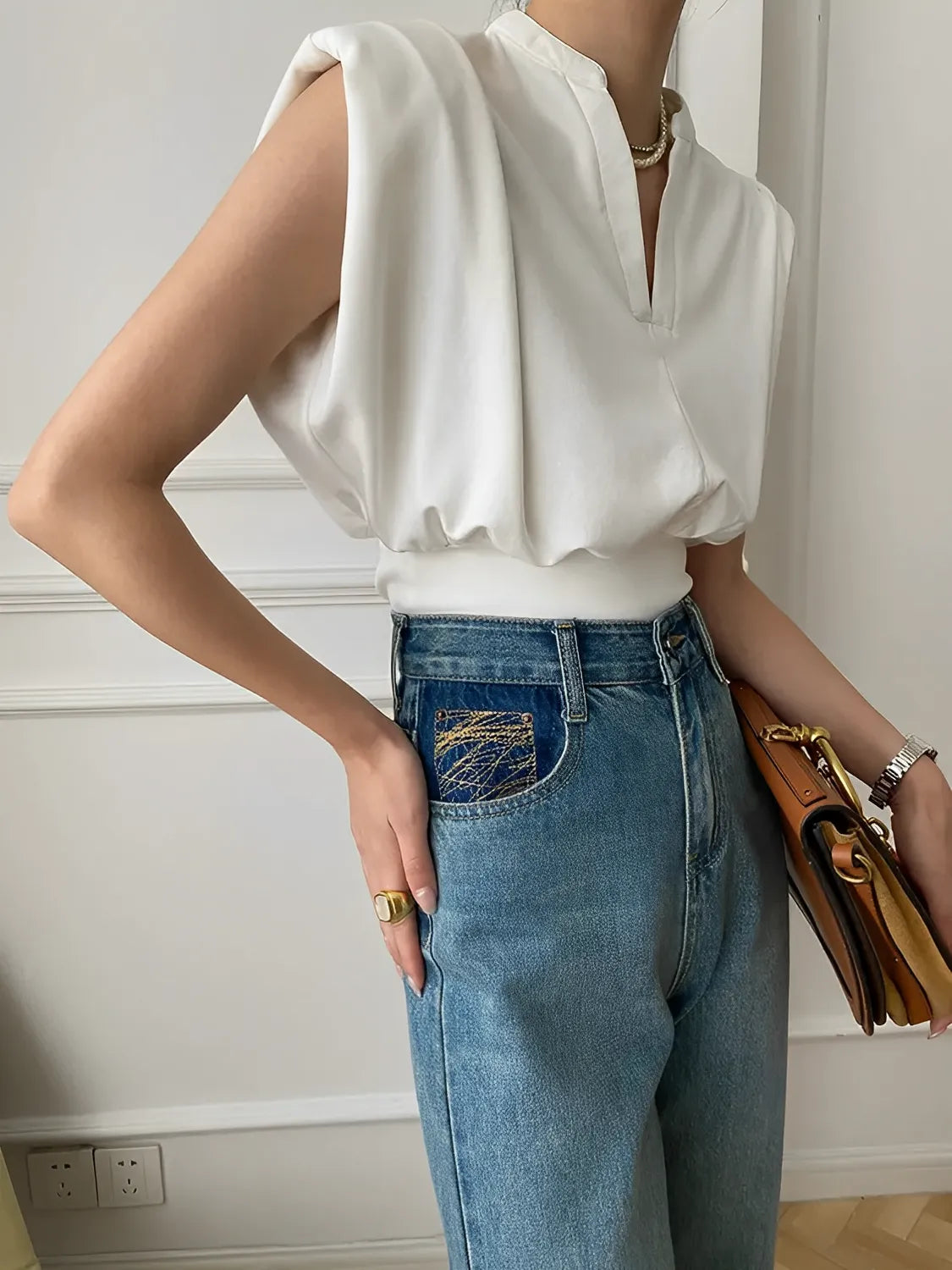 Blusa Feminina Básica com Gola Padre e Decote em V - Veronica