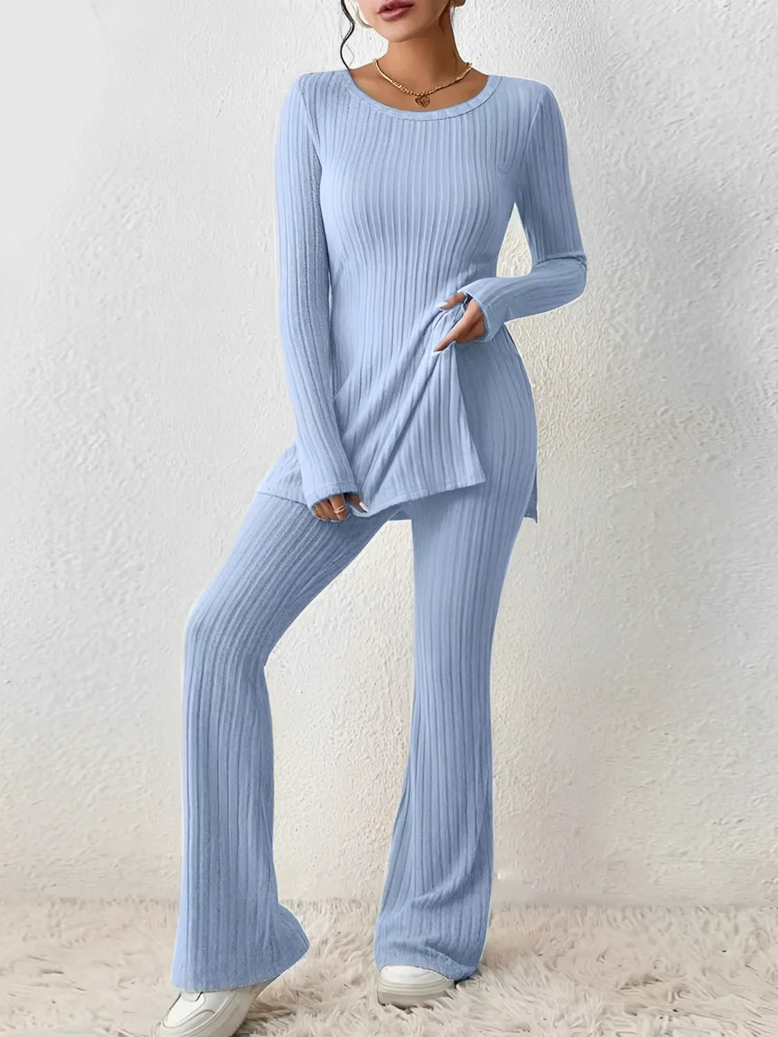 Conjunto Feminino em Tricô Canelado com Blusa Mullet Manga Longa com Fendas Laterais e Calça Flare com Cintura Alta Elástica - Sabrina