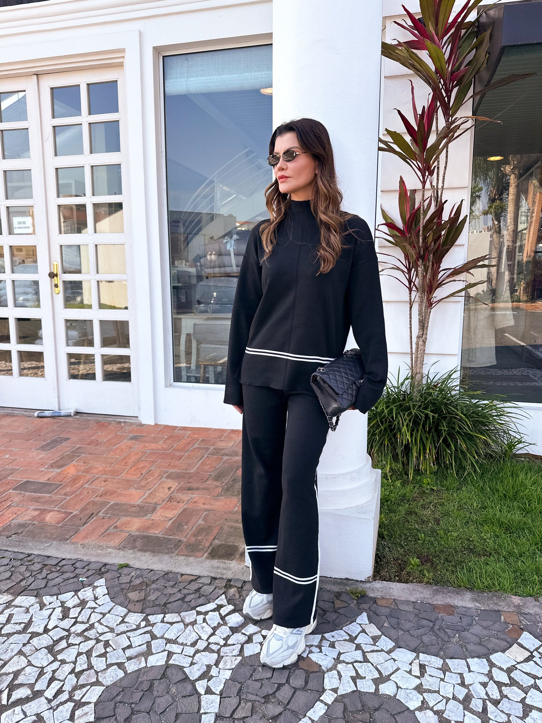 Conjunto Feminino Élise – Tricô com Suéter Mullet Gola Alta e Calça Cintura Alta Confortável