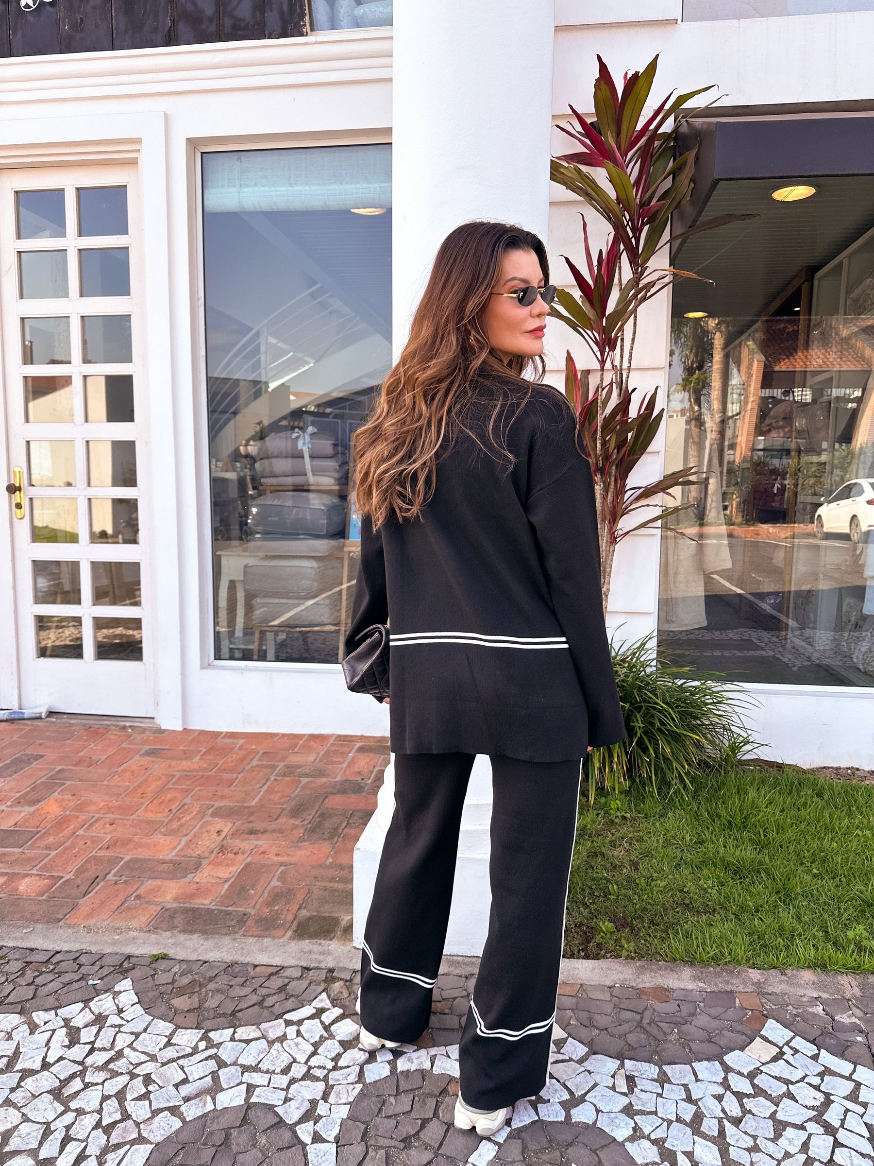 Conjunto Feminino Élise – Tricô com Suéter Mullet Gola Alta e Calça Cintura Alta Confortável