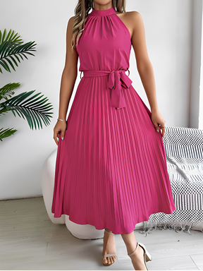 Vestido Feminino Midi Plissado com Decote Halter e Faixa na Cintura - Dora
