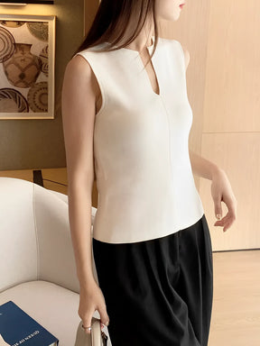 Blusa Feminina Regata Básica Decote em V Tecido Leve - Estela