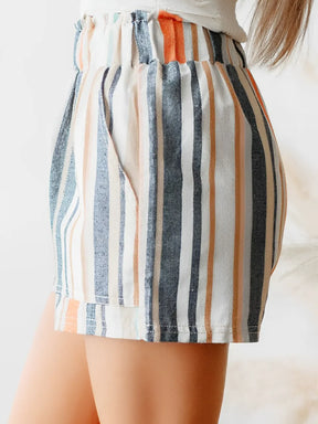 Short Feminino Listrado com Cintura Elástica e Bolsos - Marilia
