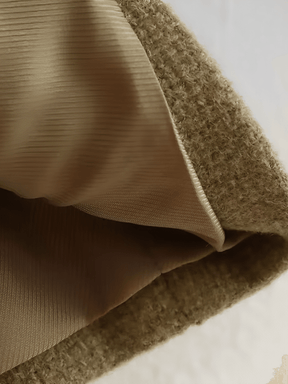 Casaco Feminino Tweed com Bolsos Decorativos e Fechamento em Botões - Angelique