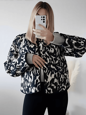 Casaco Feminino Acolchoado com Estampa Animal Print Bolsos e Fechamento em Botão de Pressão - Pabline
