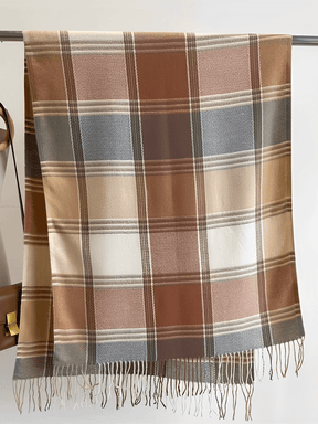 Cachecol Feminino em Caxemira Estampado em Xadrez Clássico e Acabamento com Franjas – Nadine