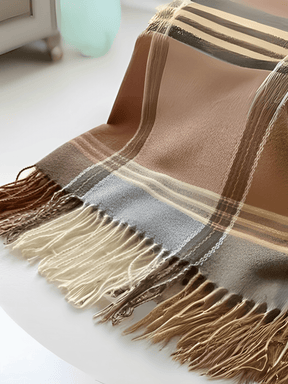 Cachecol Feminino em Caxemira Estampado em Xadrez Clássico e Acabamento com Franjas – Nadine