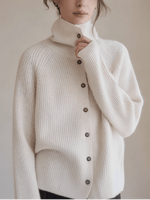 Cardigan Feminino em Lã com Gola Alta Ampla Estruturada e Fechamento em Botões  – Romana