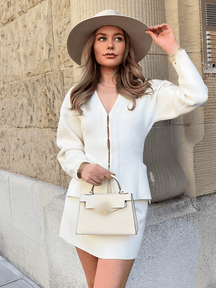 Conjunto Feminino de Tricô com Suéter Gola V e Saia Reta com Cintura Elástica - Viviene