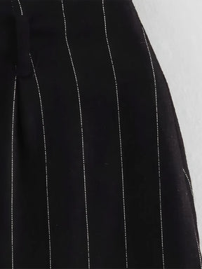 Conjunto Feminino Risca de Giz Colete com Botões e Amarração nas Costas e Saia Curta - Dara