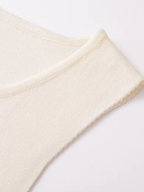 Blusa Feminina Alfaiataria com Decote Redondo e Botões Dourados - Dalila