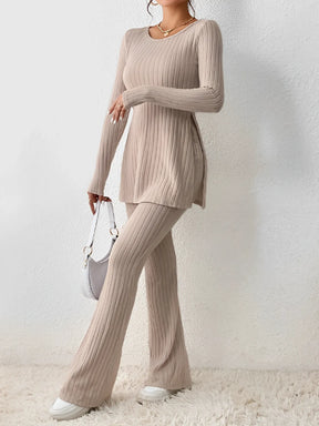 Conjunto Feminino em Tricô Canelado com Blusa Mullet Manga Longa com Fendas Laterais e Calça Flare com Cintura Alta Elástica - Sabrina