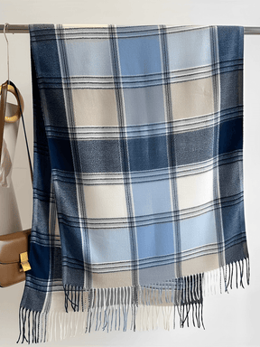 Cachecol Feminino em Caxemira Estampado em Xadrez Clássico e Acabamento com Franjas – Nadine