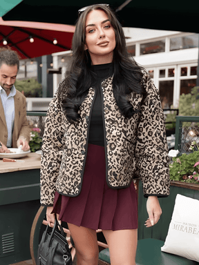 Casaco Feminino Acolchoado com Estampa Animal Print Bolsos e Fechamento em Botão de Pressão - Pabline