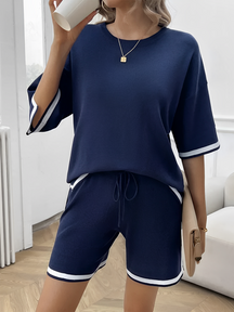 Conjunto Feminino em Viscose com Blusa Mullet de Manga Curta e Short com Cintura Ajustável e Recortes Laterais - Andreza