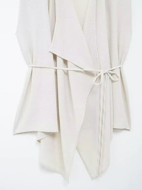 Blusa Feminina Bainha Assimétrica com Decote em V e Cinto de Cordão Ajustável - Serena