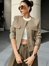 Casaco Feminino Tweed com Bolsos Decorativos e Fechamento em Botões - Angelique