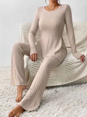 Conjunto Feminino em Tricô Canelado com Blusa Mullet Manga Longa com Fendas Laterais e Calça Flare com Cintura Alta Elástica - Sabrina