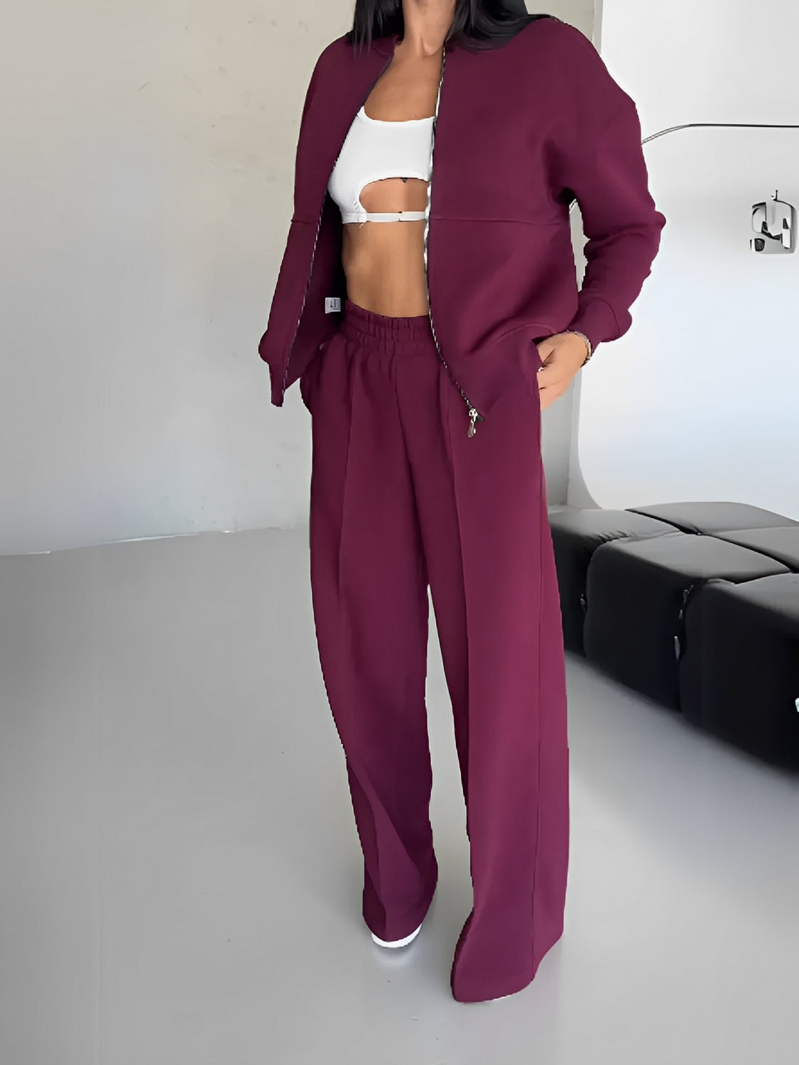 Conjunto Feminino com Jaqueta de Zíper e Calça Reta com Bolsos - Bruna