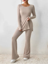 Conjunto Feminino em Tricô Canelado com Blusa Mullet Manga Longa com Fendas Laterais e Calça Flare com Cintura Alta Elástica - Sabrina