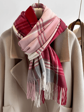 Cachecol Feminino em Caxemira Estampado em Xadrez Clássico e Acabamento com Franjas – Nadine