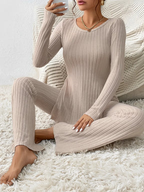 Conjunto Feminino em Tricô Canelado com Blusa Mullet Manga Longa com Fendas Laterais e Calça Flare com Cintura Alta Elástica - Sabrina