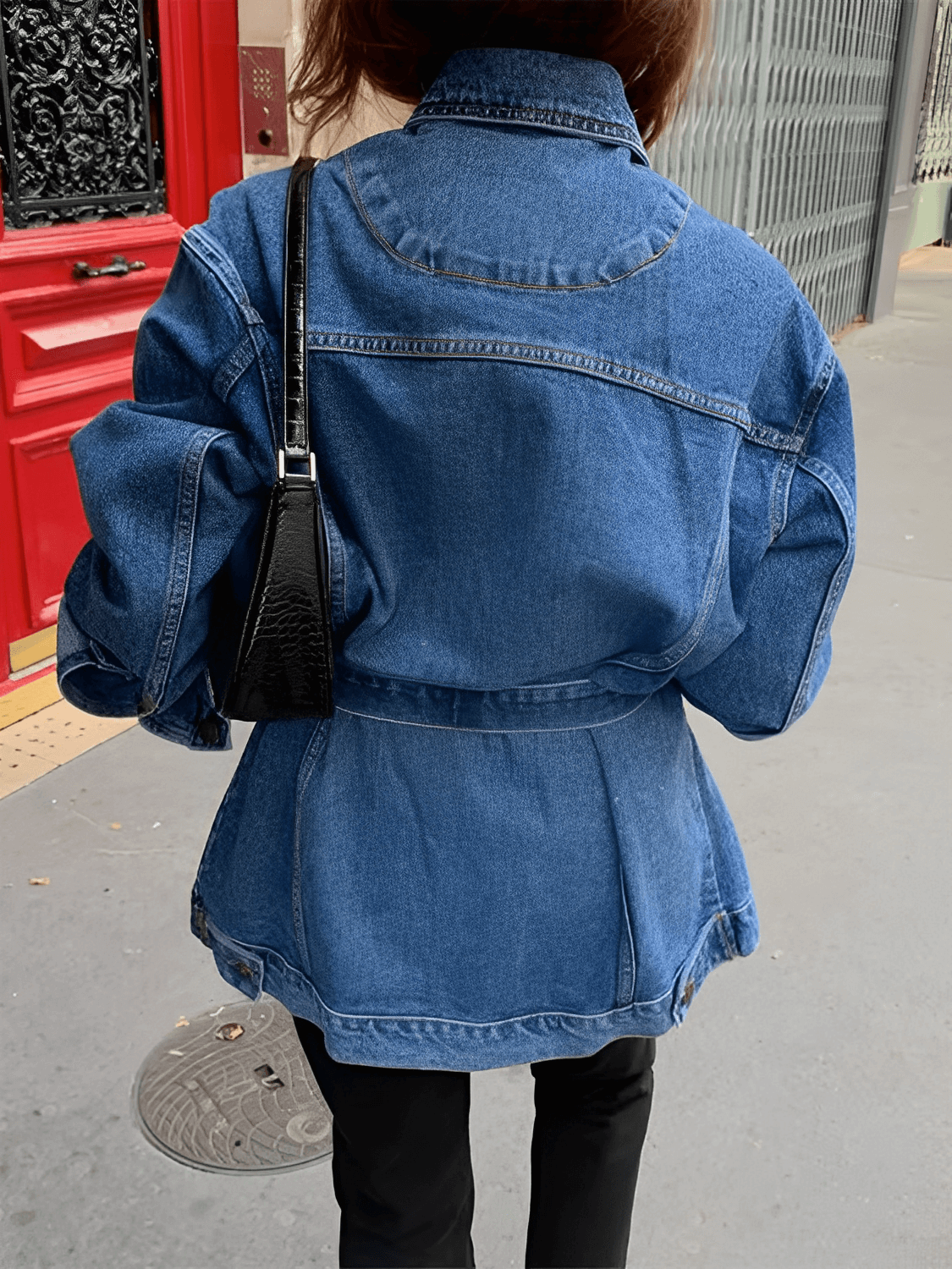 Casaco Feminino Jeans Alongado com Cinto Faixa e Fechamento em Botões – Ariana