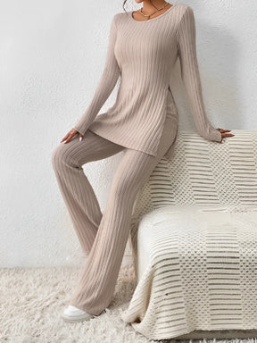 Conjunto Feminino em Tricô Canelado com Blusa Mullet Manga Longa com Fendas Laterais e Calça Flare com Cintura Alta Elástica - Sabrina