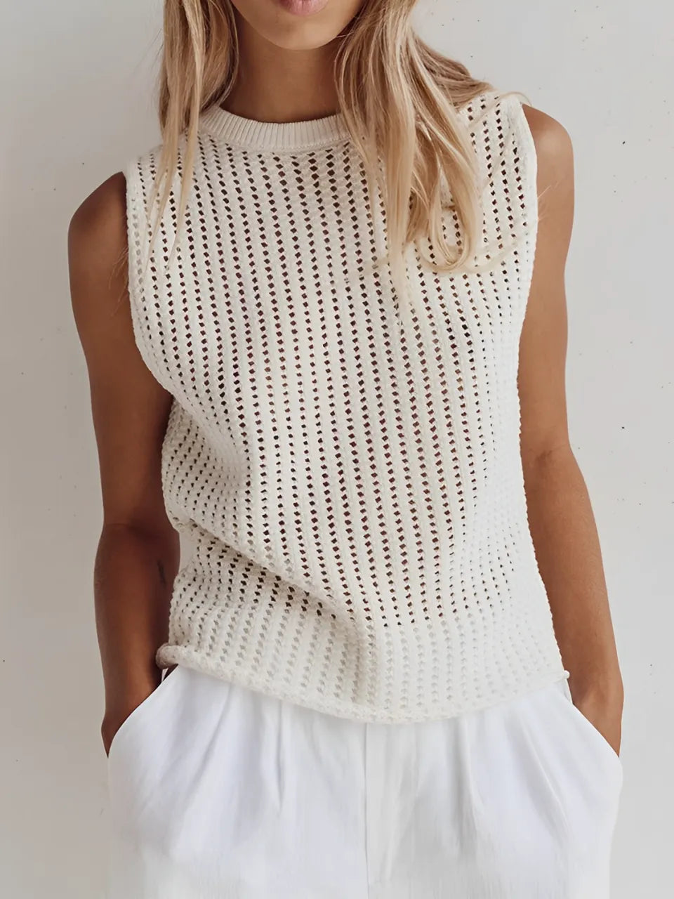 Blusa Feminina Regata Vintage com Detalhes Vazados - Malie