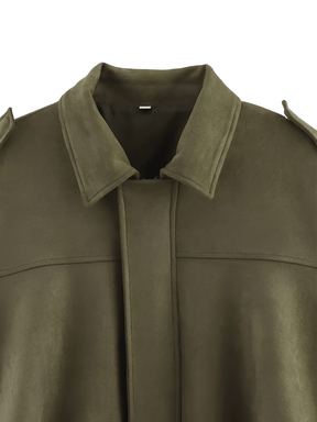 Jaqueta Feminina Bomber Oversized em Camurça com Zíper e Recortes nos Ombros – Ione