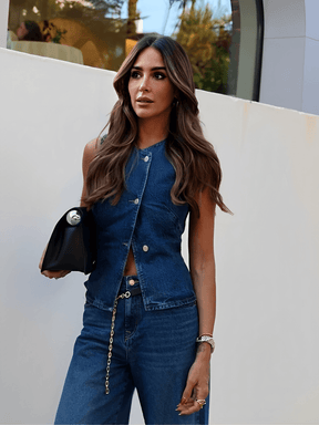 Colete Feminino Jeans Ajustado com Fechamento Assimétrico em Botões – Rose